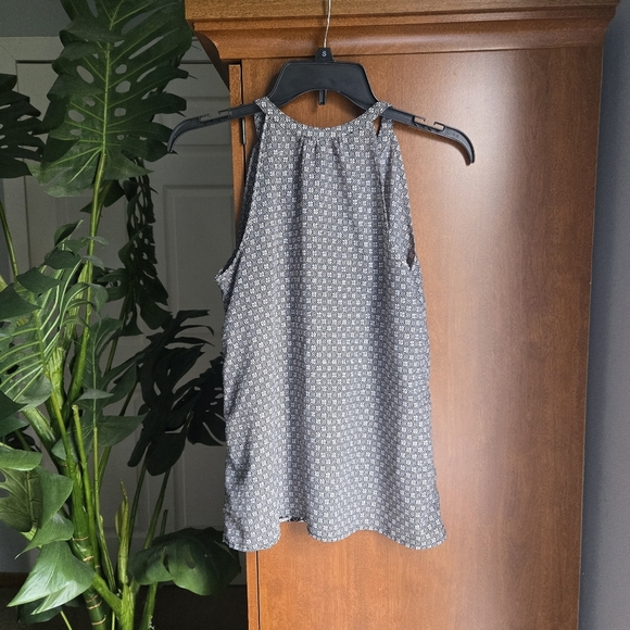 Old Navy Black and White Patterned Tank Top - Picture 2 of 4